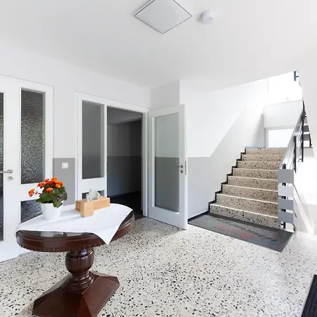 غاستوف كرون 3*